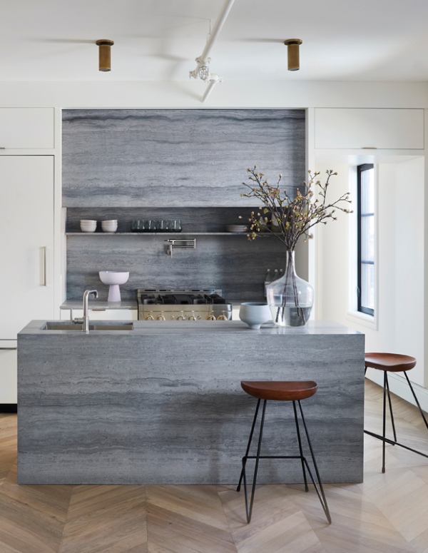 Küchentrends 2021 Kücheninsel Küchenrückwand in Grau sehr elegant beliebte Farbe im modernen Küchendesign