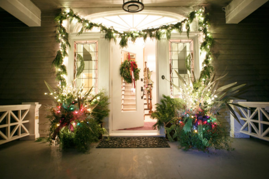 Weihnachtsdeko für draußen LED Beleuchtung eine attraktive Gestaltung am Hauseingang