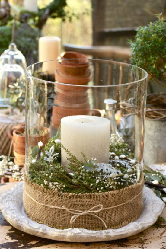skandinavische Weihnachtsdeko weiße Kerze im Glasgefäß Tischdeko