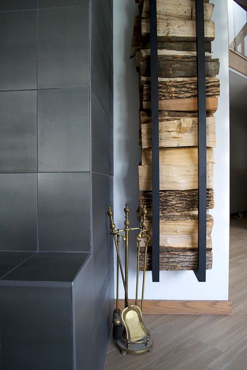 Brennholz richtig lagern modernere Option an der Wand schönes Raumdesign