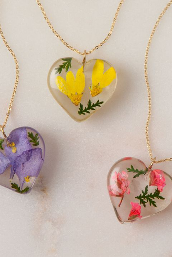 Valentinsgeschenke für Sie und Ihn Schmuckstücke Blumen in Herzform selber machen