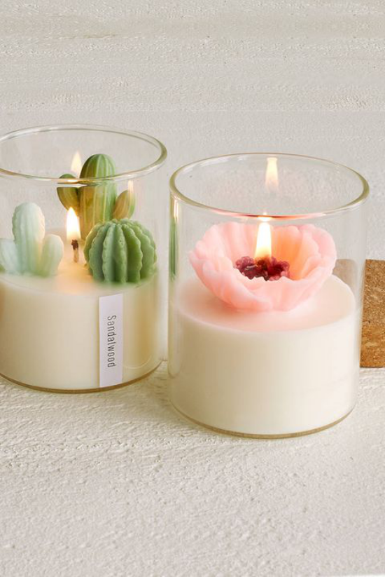 Valentinsgeschenke für Sie und Ihn aromatische Kerzen schön im Glas arrangiert