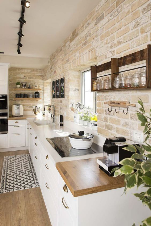 weiße Ziegelwand Küche im rustikalen Stil strahlt Gemütlichkeit aus