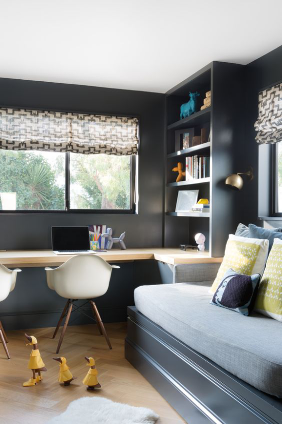 Teenager Zimmer angenehme Raumgestaltung Grau dominiert Fensterrollos als Sonnenschutz