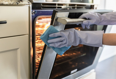 Backofen reinigen –nützliche Tipps für einen glänzend sauberen Ofen!