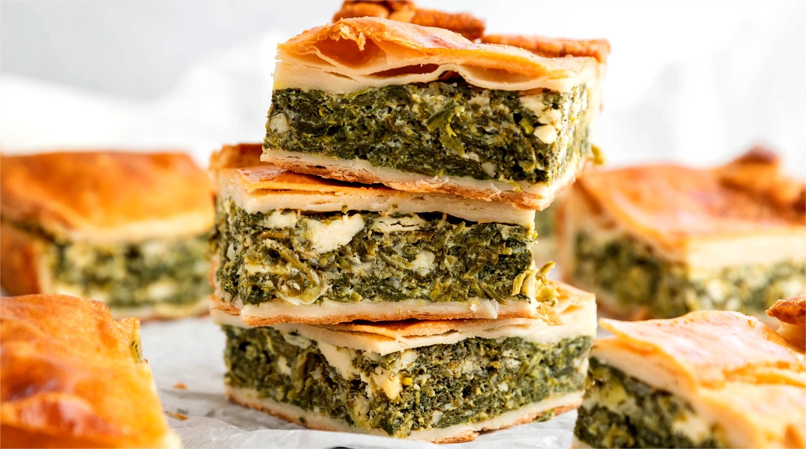Zwiebelkuchen mit Spinat herzhaftes und gesundes Essen im Frühling