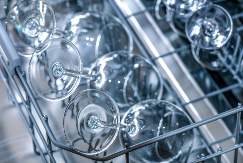 saubere Gläser in der Spülmaschine 