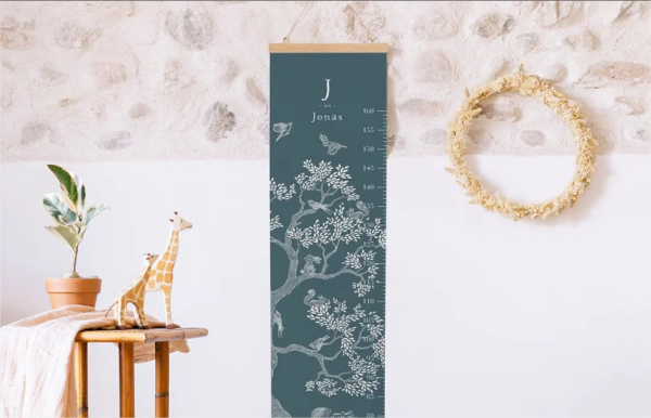 kinderzimmer einrichten dekorieren raumdeko wandkranz giraffe topfpflanze