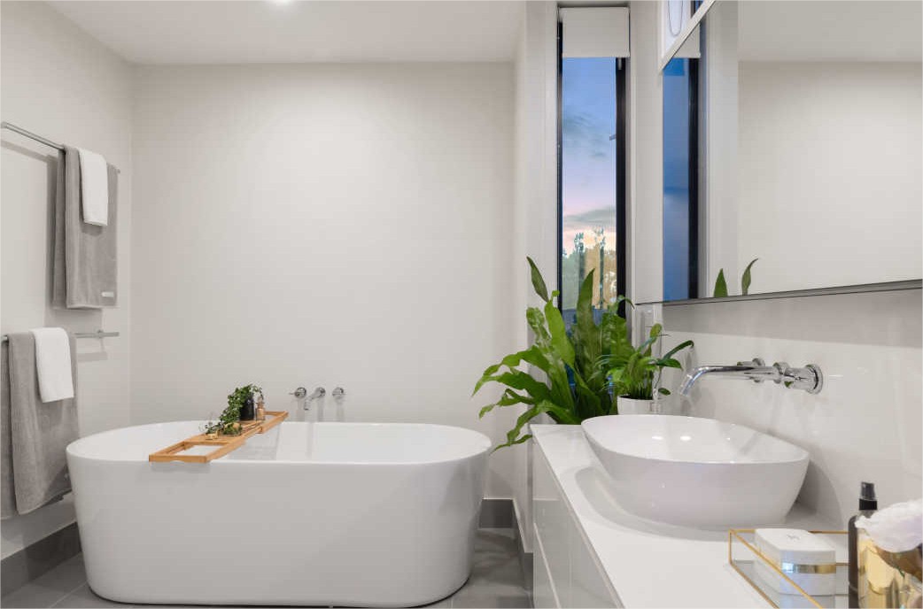 moderne badezimmereinrichtung badewanne waschtisch badaccessoires im online shop kaufen