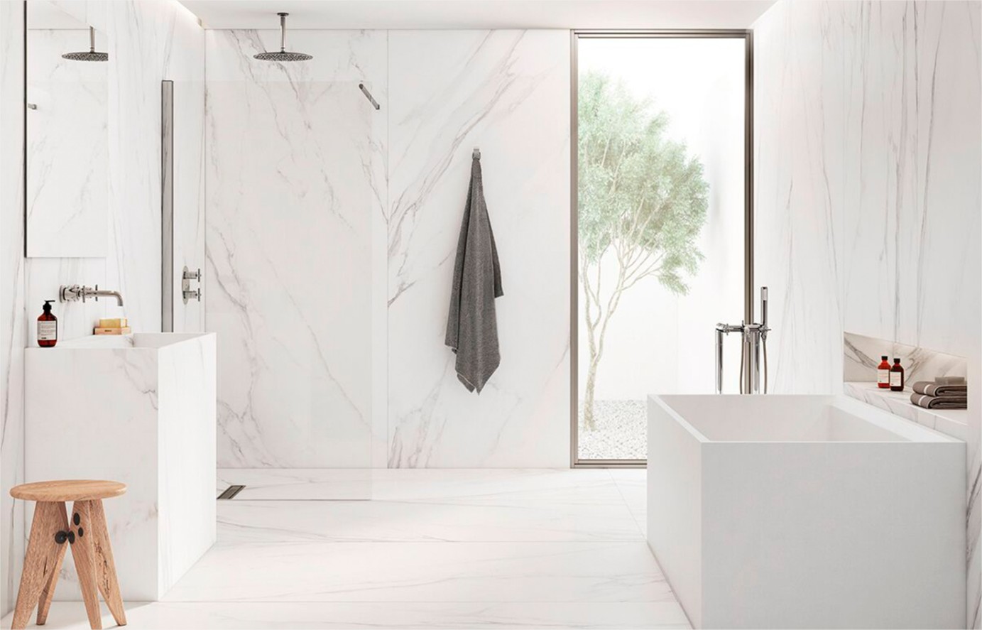 moderne badezimmereinrichtung zeitlose eleganz hellgrauer marmor rechteckige badewanne beste funktionalität