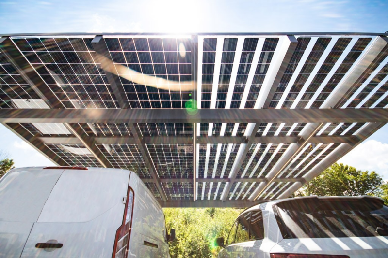 solar carport für private haushalte und unternehmen für ein, zwei oder mehrere fahrzeuge