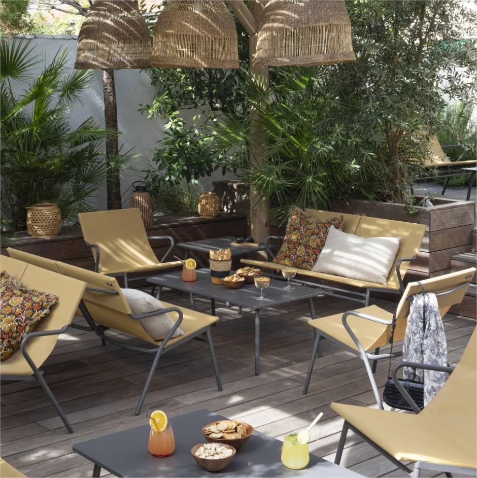 Moderne Outdoor-Möbel für eine gemütliche Sitzecke