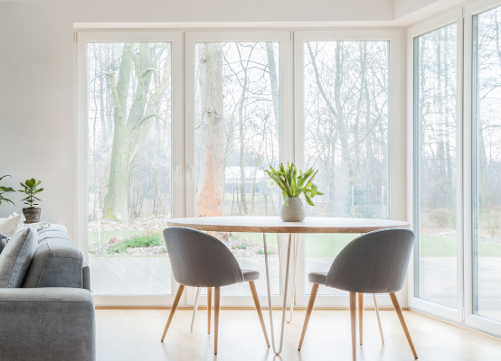 Essecke neben dem Fenster – effektives Lichtdesign Essecke neben dem Fenster – effektives Lichtdesign