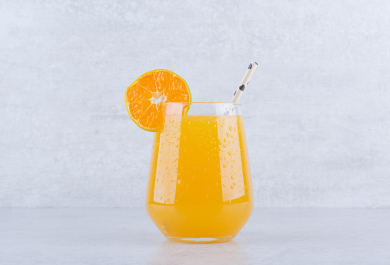 frisch gepresster Orangensaft - ein Glas