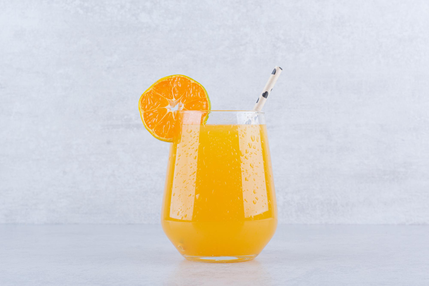 frisch gepresster Orangensaft - ein Glas