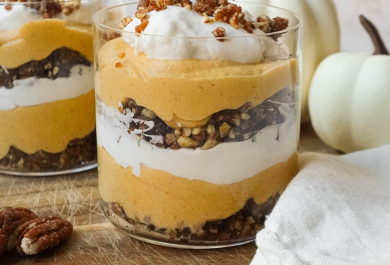 Schichtdessert mit Kürbis und Nüssen 