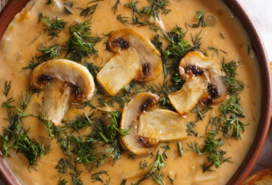 Pilze zubereiten mit Sauce im Eintopf