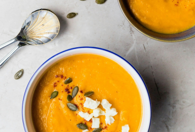 Im Winter warme Kürbissuppe oft essen 