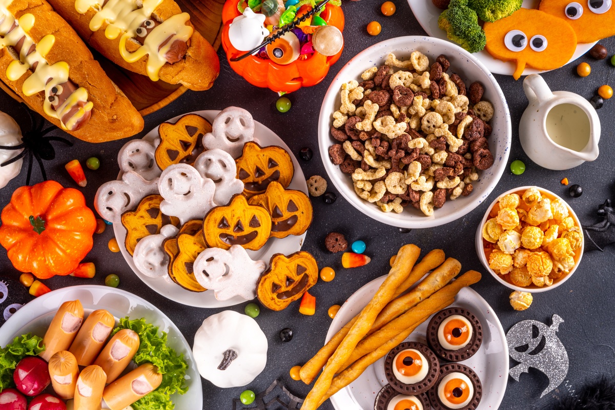 Snacks, Salzstangen und Nüsse - Halloween Fingerfood