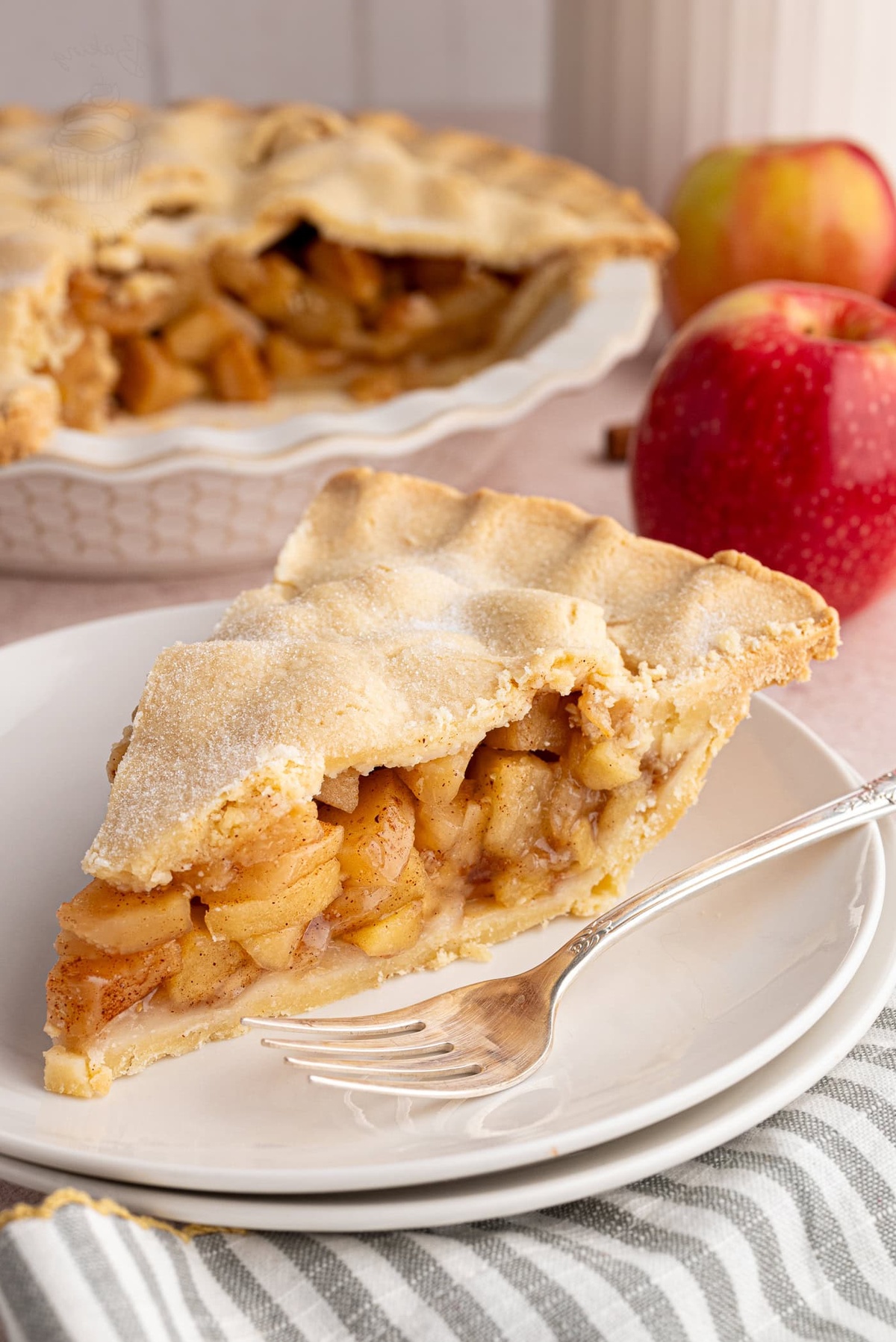 Apfelkuchen mit Butterteig zubereitet