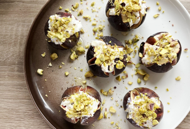 Feigen mit Joghurt und Pistazien