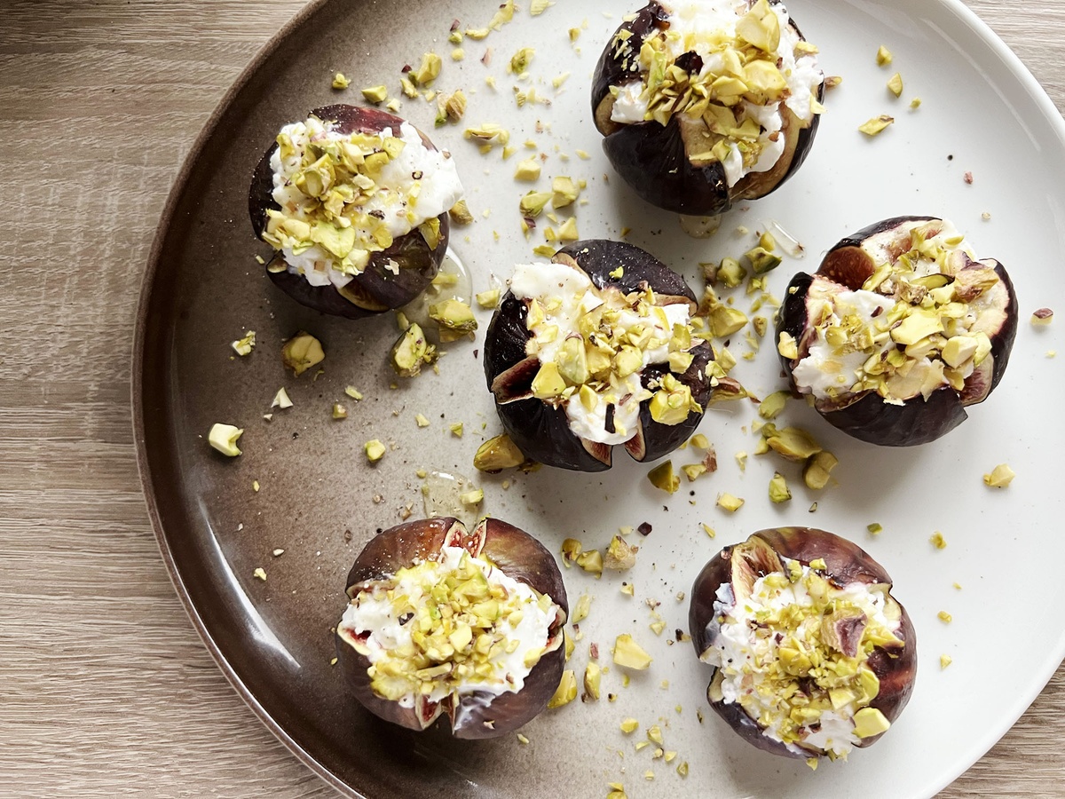 Feigen mit Joghurt und Pistazien