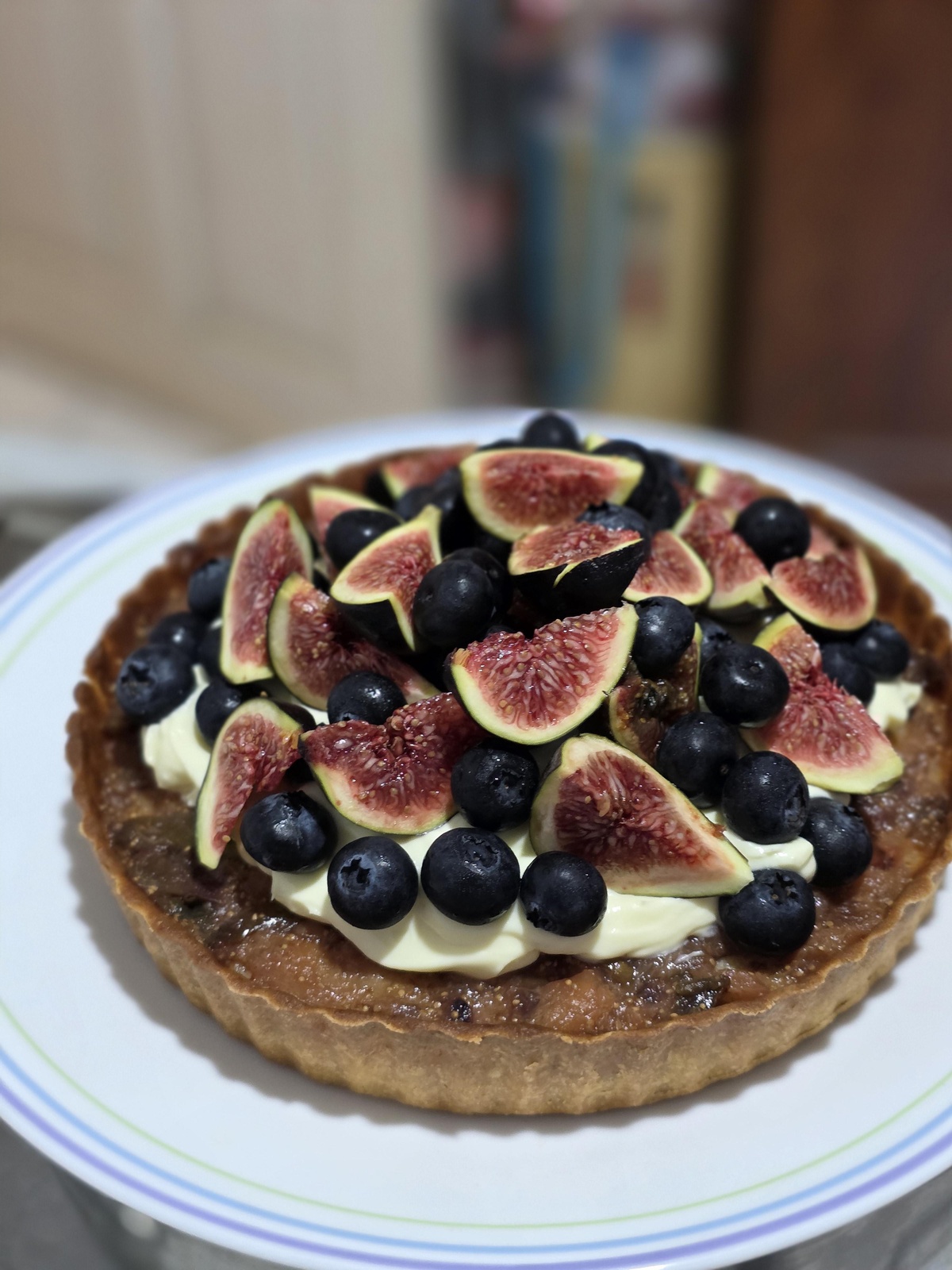 Kuchen mit Feigen und Brombeeren