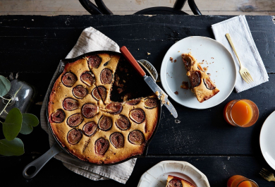 klassischer Feigenkuchen als beliebtes Dessert im Herbst 
