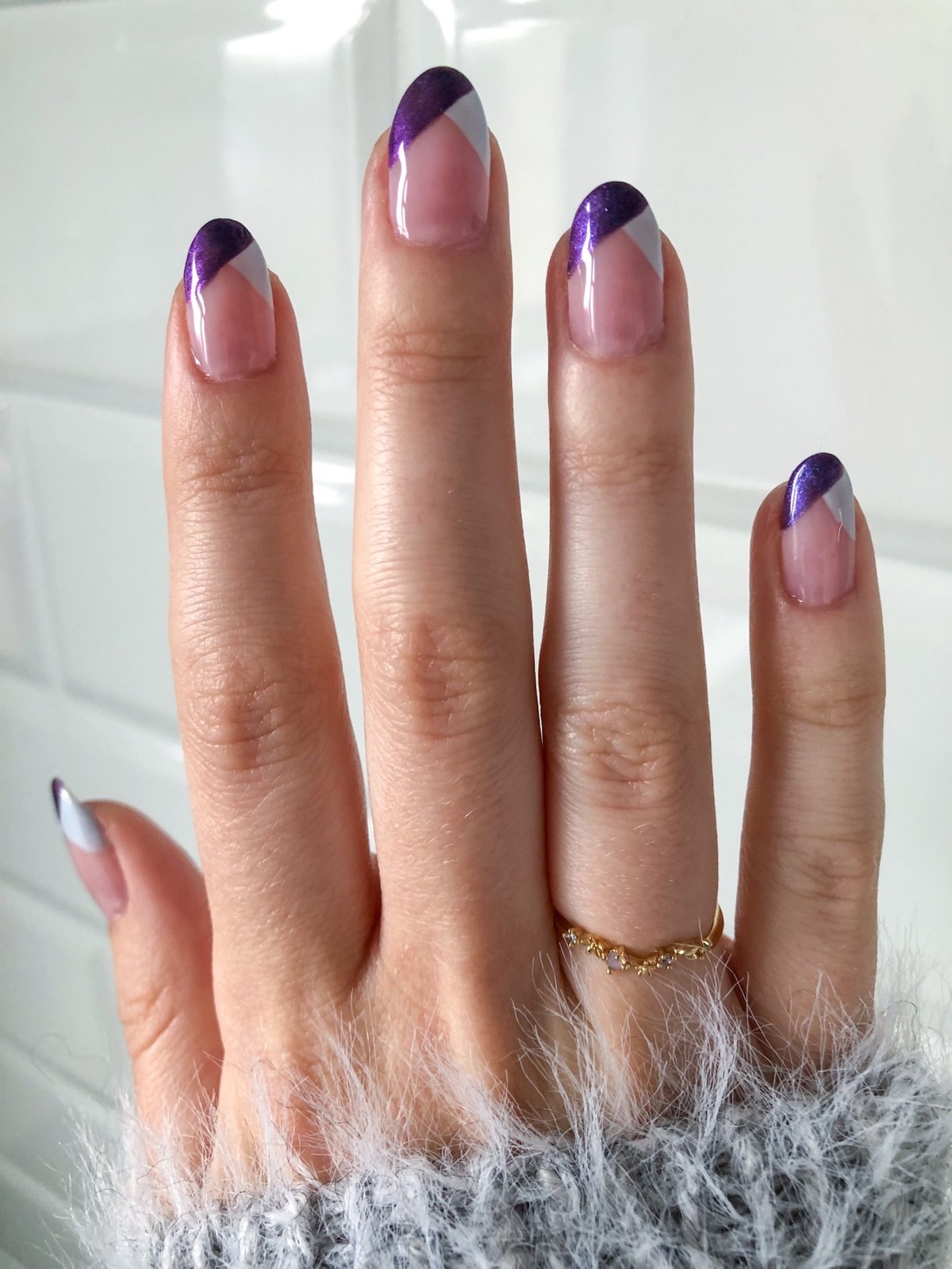 französische Maniküre in dezenten Farben 