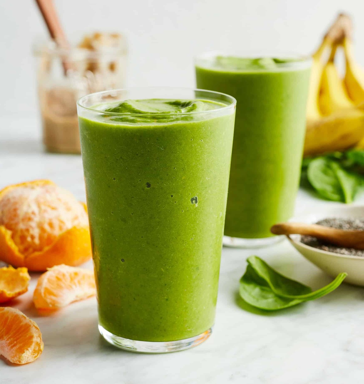 Spimatsaft mit Orange, Spinat und banane mixen