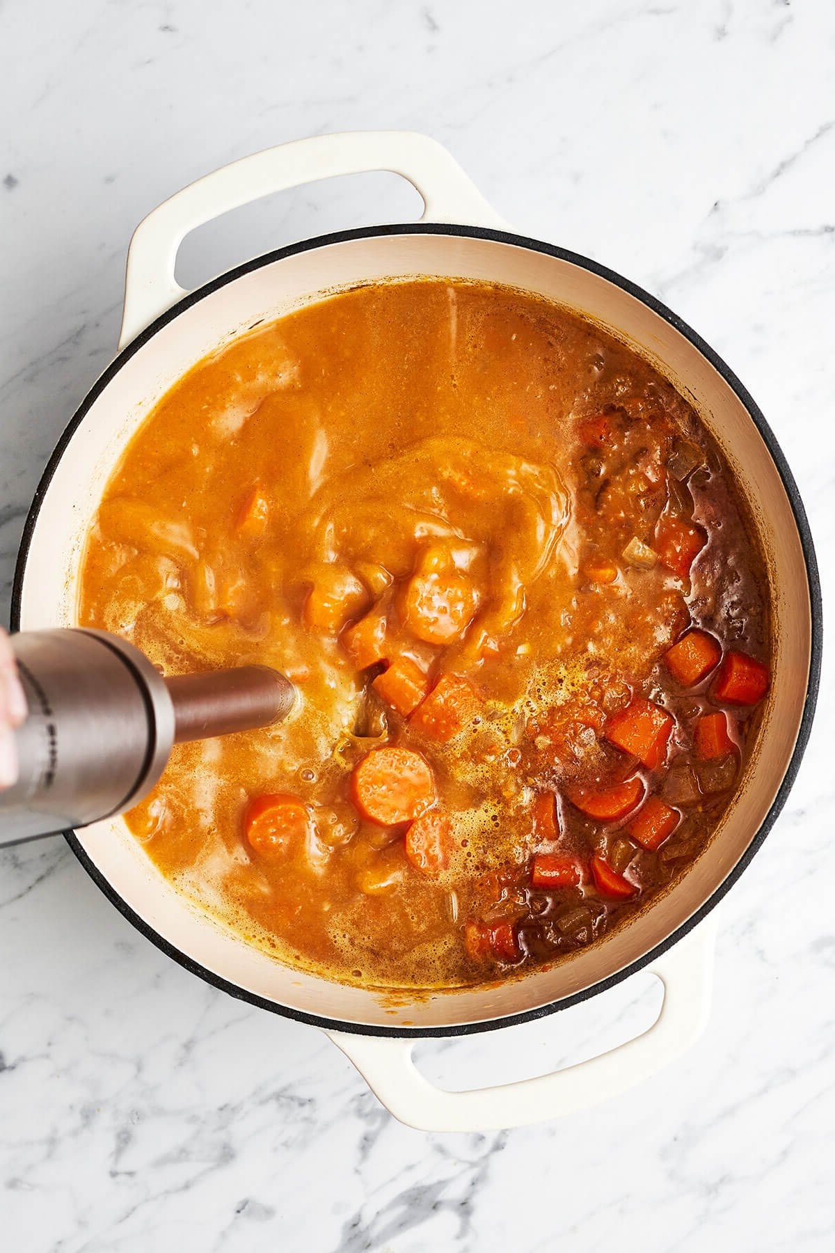 die Karotten-Creme-Suppe fein pürieren 