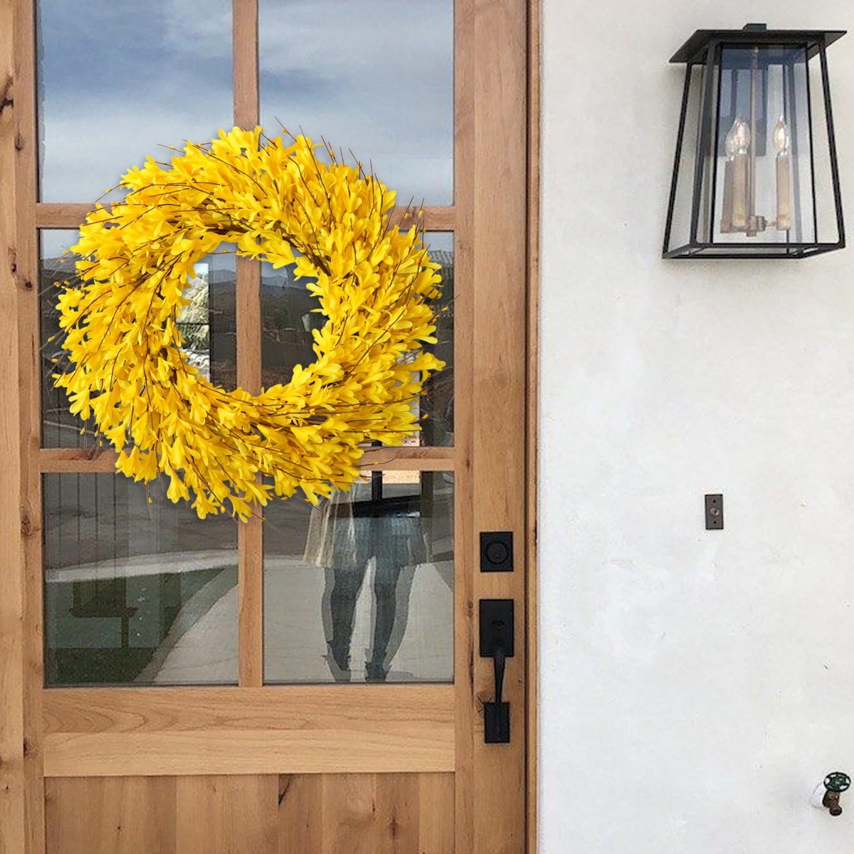 Forsythien Kranz an der Haustür - frühlingshafte Deko 