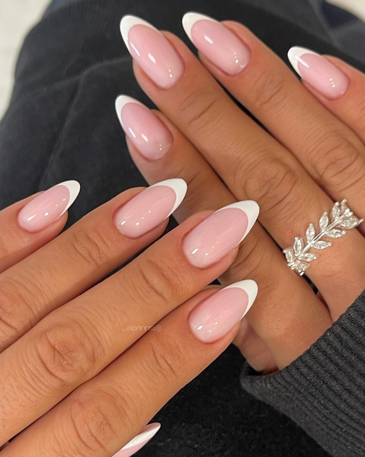 französische Maniküre in Pink und Weiß