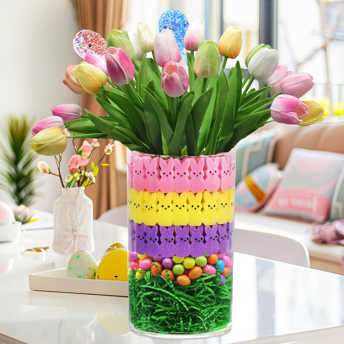 Osterdeko und deko mit Tulpen in einem 